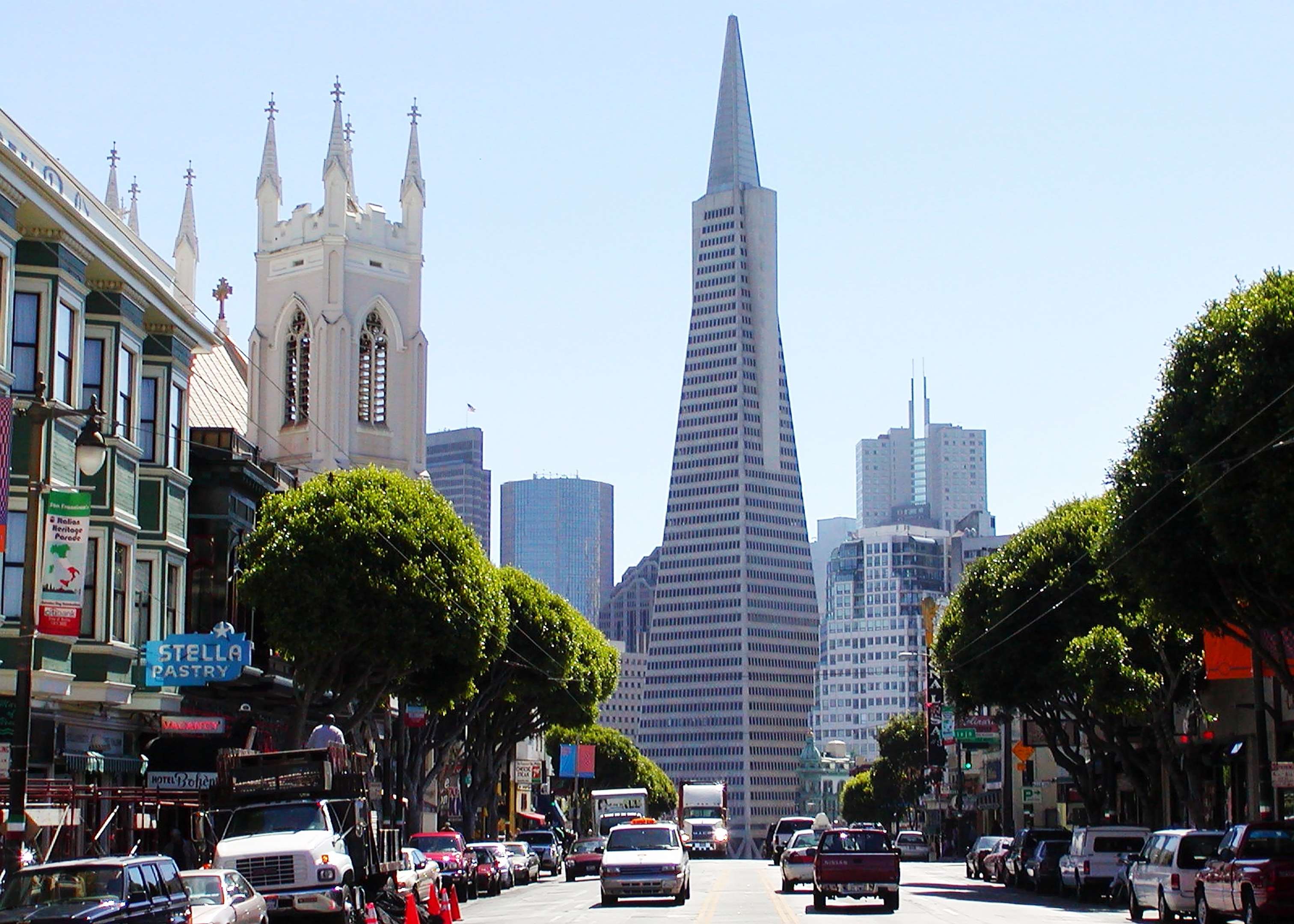 Location: between Green Street and Vallejo Street, view towards southeast to the CBD with the Transamerica Pyramid WI_ca032.jpg
