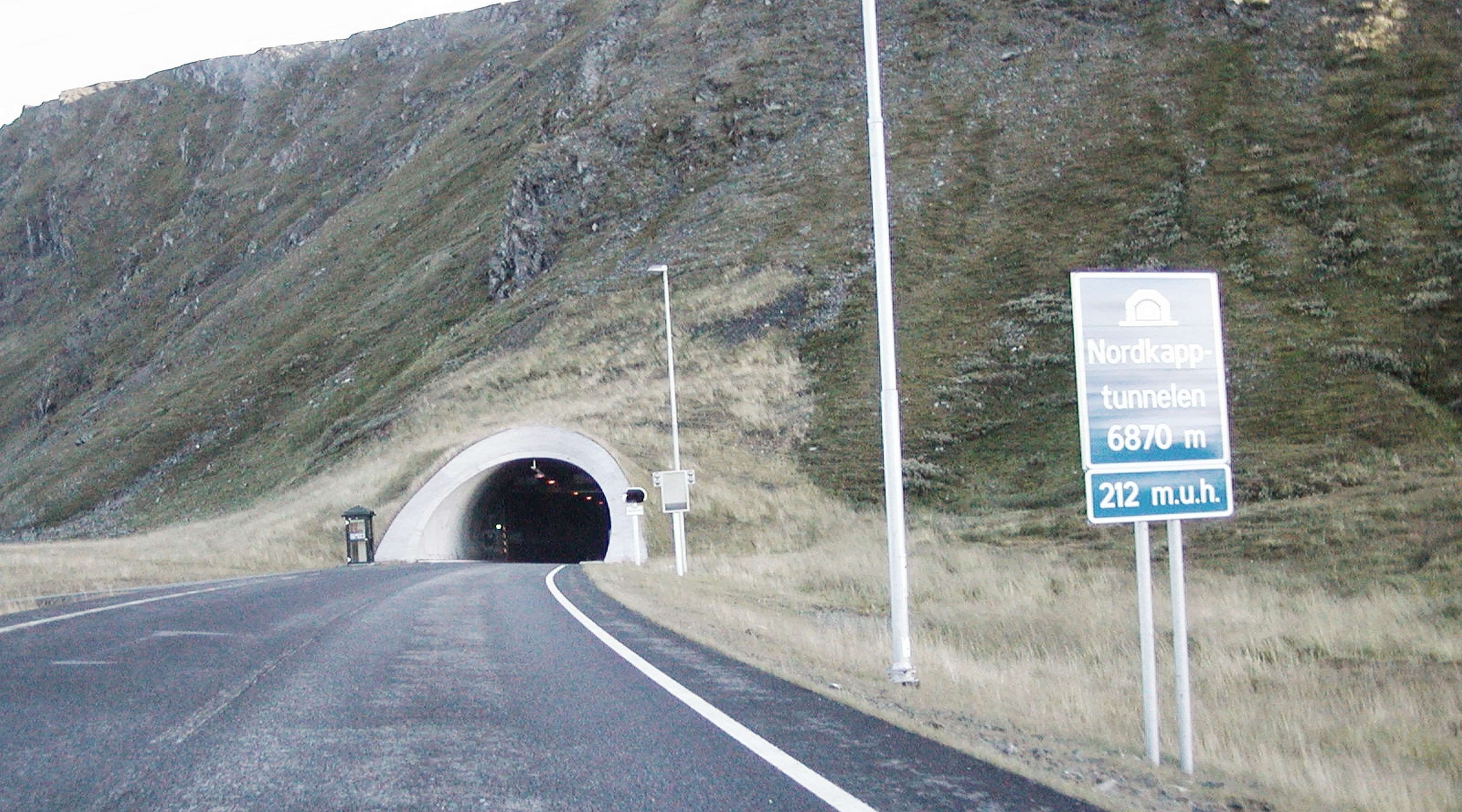 This 6,870 m long tunnel has connected the island of Magerøya (viewpoint) with the Norwegian mainland since 1999, facilitating access to the North Cape. WI_no111.jpg